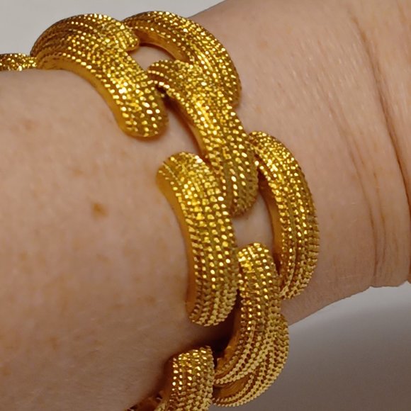 Rare Vintage Monet Tank Tread Chunky Gold Plated Bracelet - Picture 4 of 7